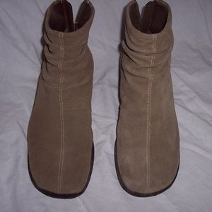 Women's Bass Gila Taupe Suede Ankle Boots 9.5 M